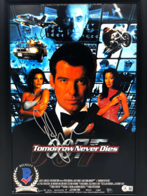 PIERCE BROSNAN & JONATHAN PRYCE (James Bond 007 – Tomorrow Never Dies) locandina del film autografata