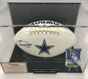 CEEDEE LAMB Football Américain Showcase (Dallas Cowboys) signé Football Américain, Logo Football