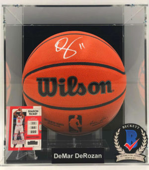 DEMAR DEROZAN</br>Basketball Showcase (Chicago Bulls)</br>basket signé, Wilson Authentic