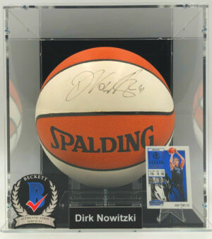 DIRK NOWITZKI</br>Basketball Showcase (Dallas Mavericks)</br>signierter Basketball, Hardwood Classics