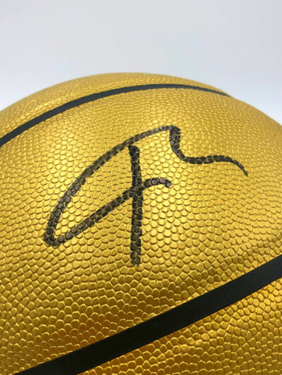GIANNIS ANTETOKOUNMPO</br>Basketball Showcase (Milwaukee Bucks)</br>signierter Basketball, Gold Edition – Bild 2