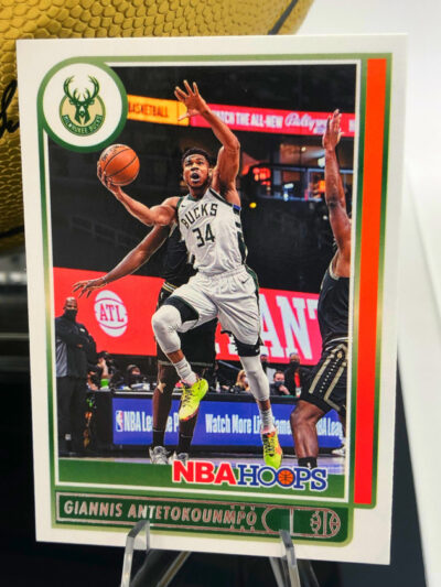 GIANNIS ANTETOKOUNMPO</br>Basketball Showcase (Milwaukee Bucks)</br>signierter Basketball, Gold Edition – Bild 5