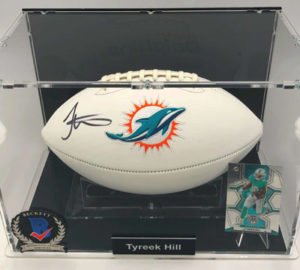 TYREEK HILL Football Américain Showcase (Miami Dolphins), Logo Football