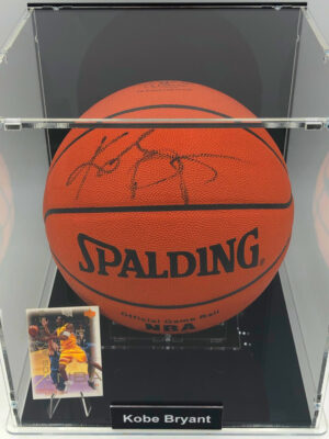 KOBE BRYANT</br>Basketball Showcase (Los Angeles Lakers)</br>ballon de basket signé, Rookie Honor Edition
