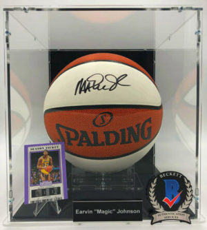 MAGIC JOHNSON</br>Basketball Showcase (Los Angeles Lakers)</br>ballon de basket signé, White Panel