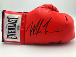 MIKE TYSON (Everlast) Gant de boxe signé,rouge