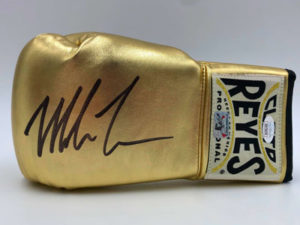 MIKE TYSON gant de boxe signé (Cleto Reyes) Gold Edition