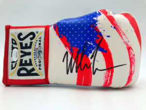 MIKE TYSON gant de boxe signé (Cleto Reyes) USA Flag Edition