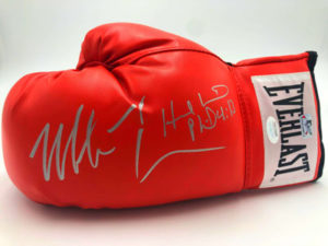MIKE TYSON UND EVANDER HOLYFIELD, signed boxing glove (Everlast) red