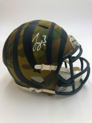 JOE BURROW (Cincinnati Bengals) mini casque NFL signé, camo