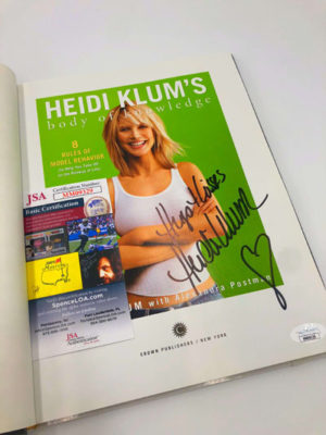 Livre signé HEIDI KLUM « Heidi Klum’s body of knowledge » (le corps de connaissance de Heidi Klum)