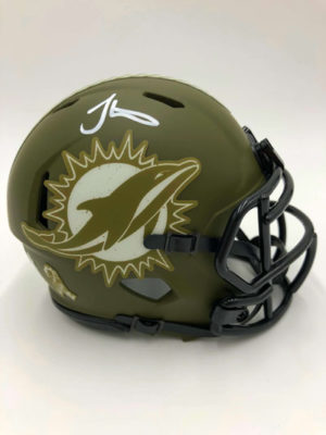 TYREEK HILL (Miami Dolphins) signierter NFL Mini Helm, Salute to Service