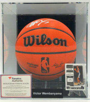 VICTOR WEMBANYAMA</br>Basketball Showcase (San Antonio Spurs)</br>signierter Basketball, Wilson Authentic