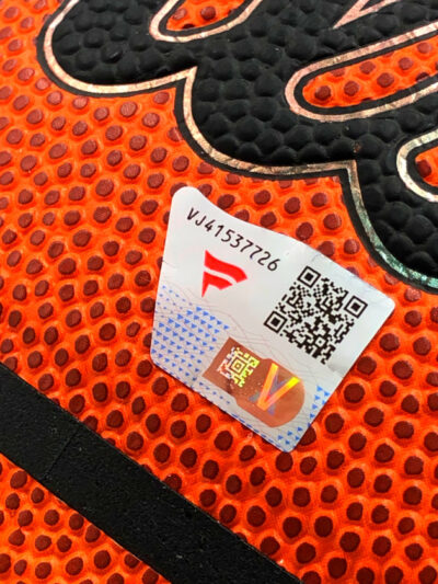 VICTOR WEMBANYAMA</br>Basketball Showcase (San Antonio Spurs)</br>signierter Basketball, Wilson Authentic – Bild 3